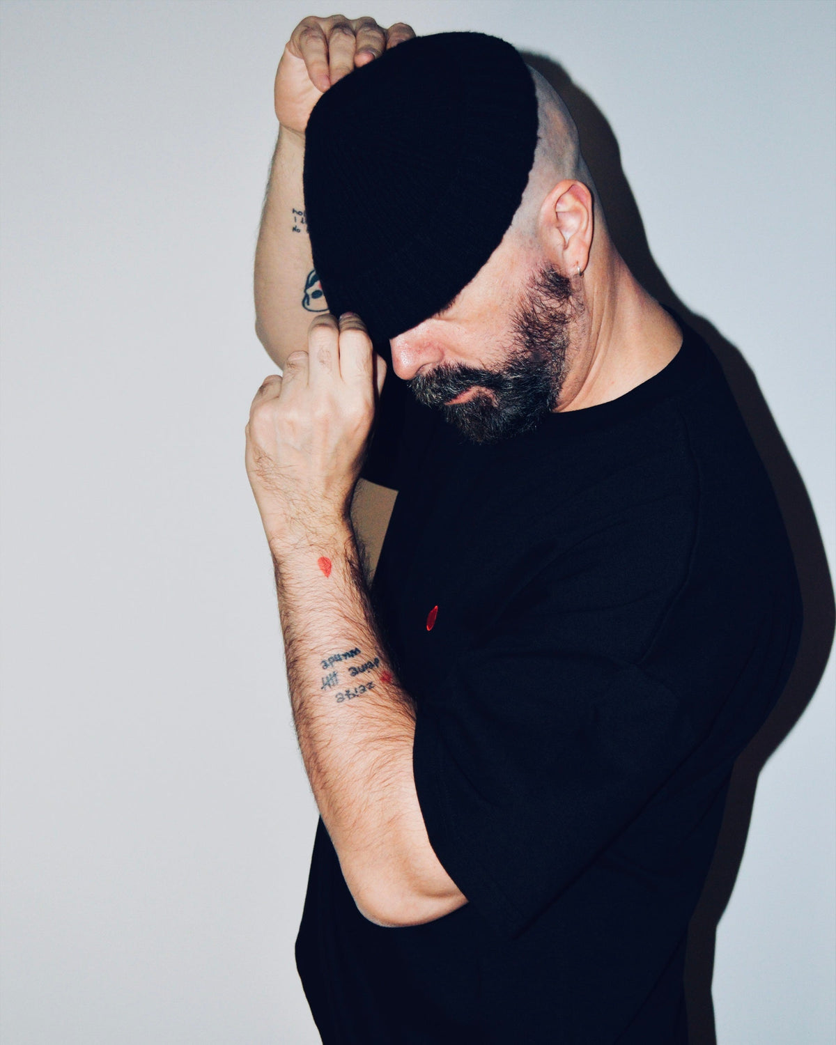 THE ESSENTIAL BLACK TEE