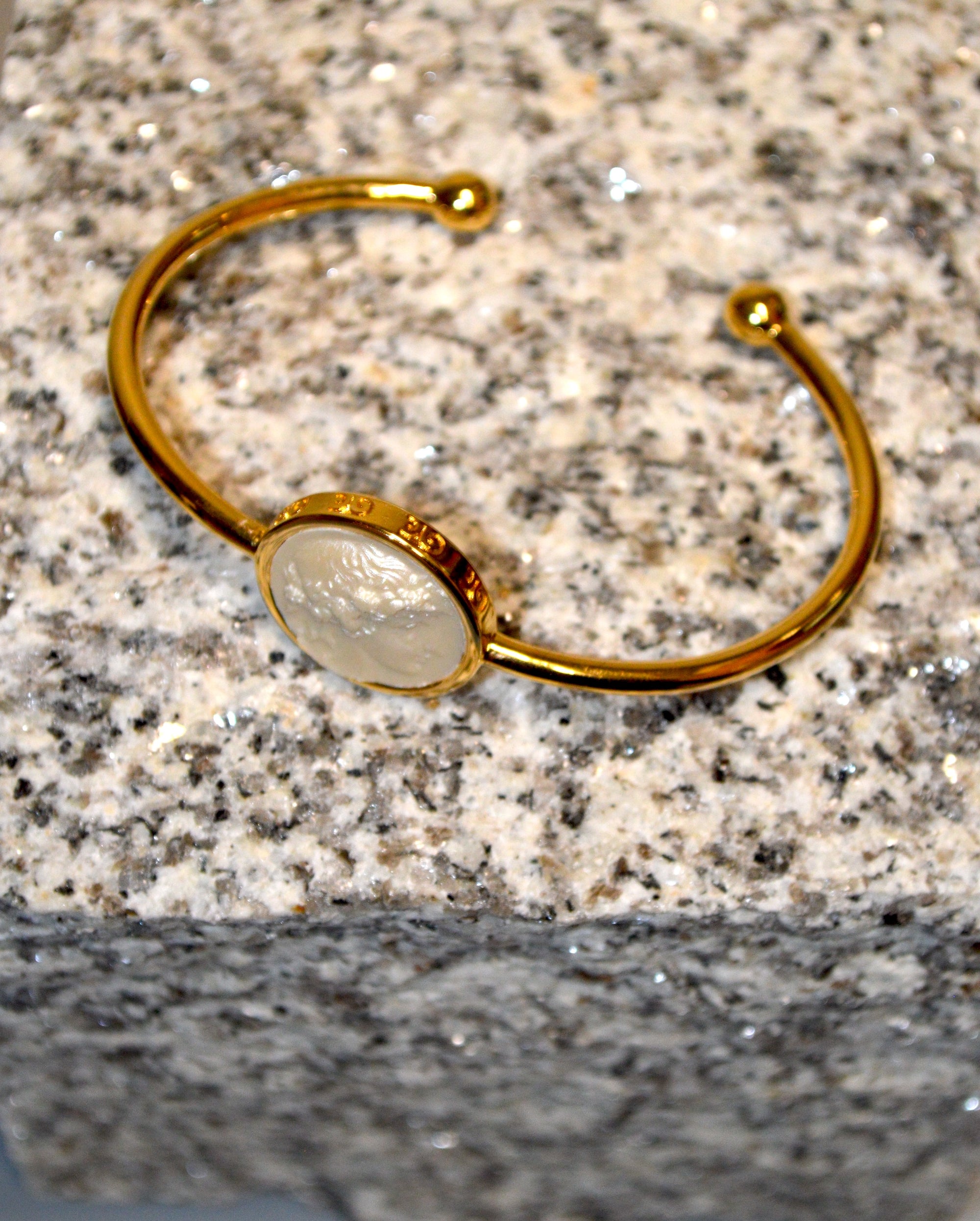 ANTINOO DOMUS IVORY