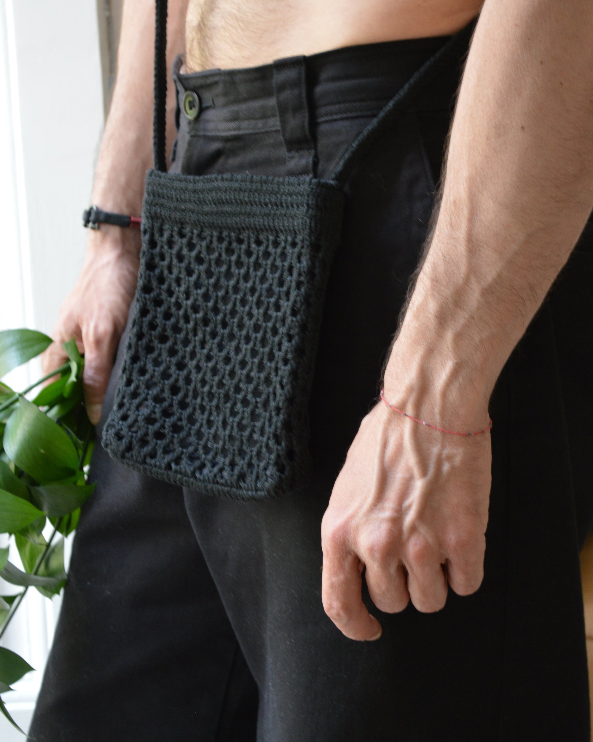 KNITTED CROSSBODY | BLACK